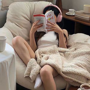 自慰⋯啊⋯嗯～出水了漫画
