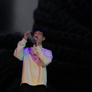 自慰⋯啊⋯嗯～出水了漫画
